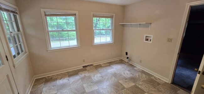 Building Photo - Nice private ranch in the woods