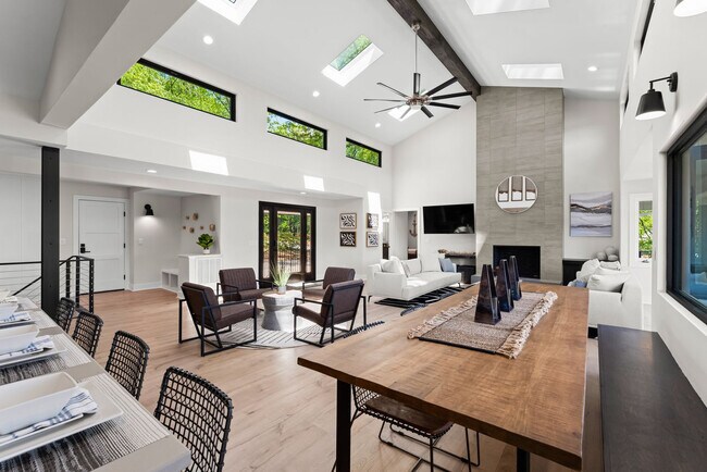 Building Photo - 3837 Fox Run