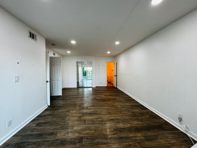 Building Photo - 641 Adobe Cir