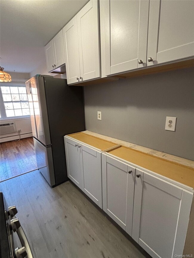 Building Photo - 8 Colonial Rd