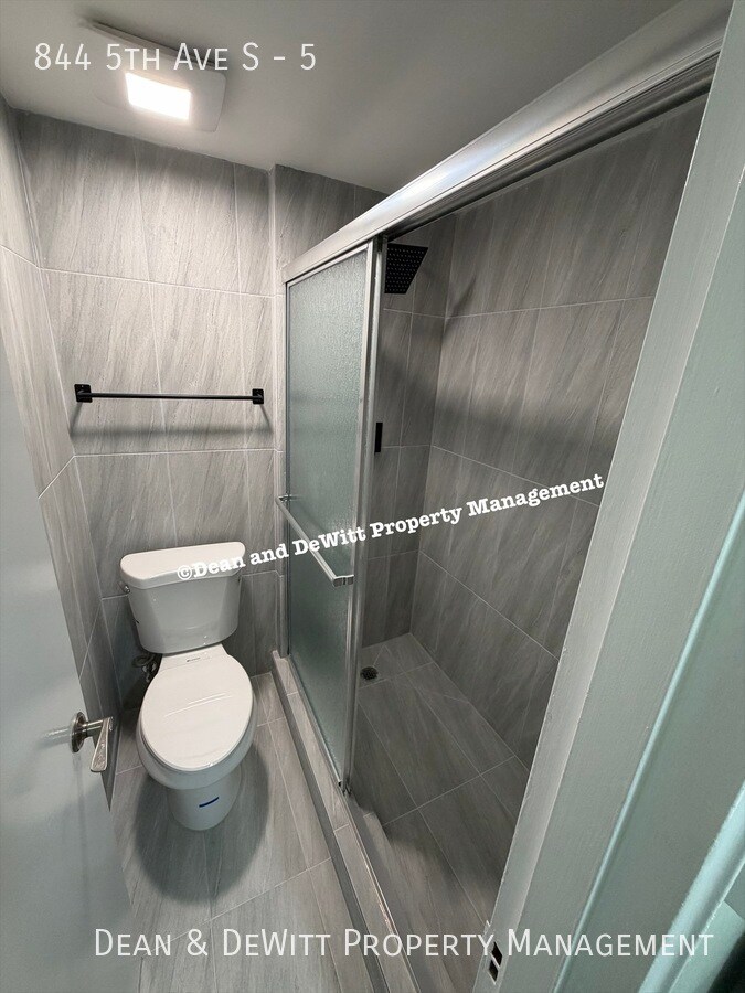 Building Photo - 1 Bed/1 Bath - Unit 5