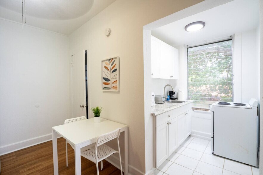 Building Photo - 444 Ponce de Leon Blvd