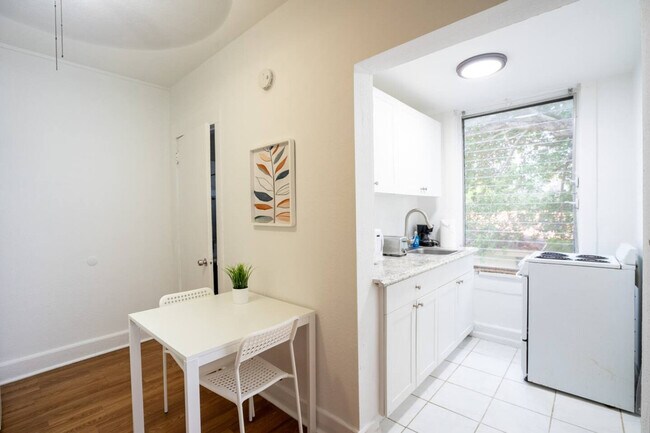 Building Photo - 444 Ponce de Leon Blvd