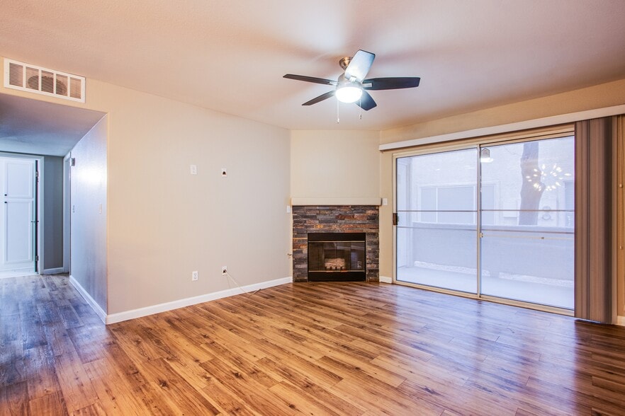 Vinyl plank floors - no carpet - 3054 Tarpon Dr