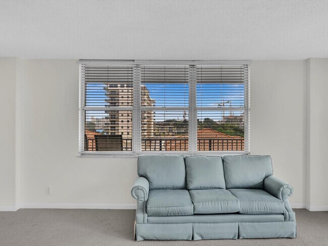 Building Photo - 1150 Hillsboro Mile