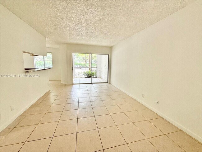 Building Photo - 9755 Westview Dr