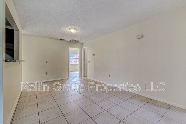Building Photo - 860 Fox Lake Dr