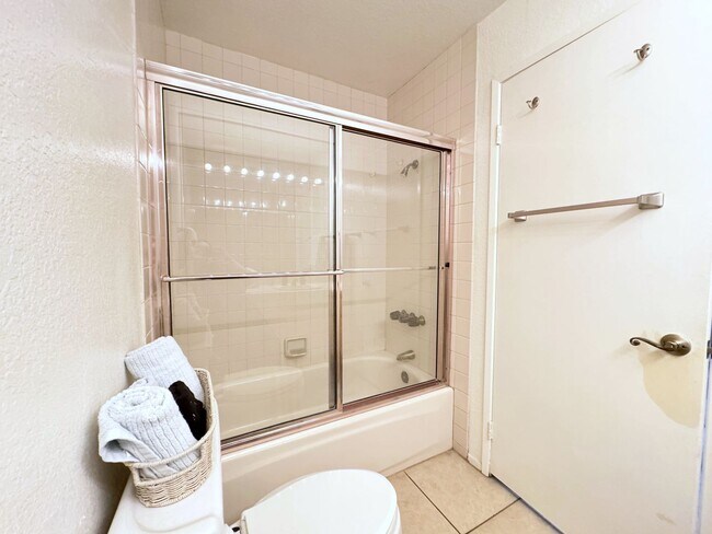 Building Photo - AVAILABLE NOW!! Charming FURNITURE OPTIONAL 1 Bed/2 Bath In Palm Springs Deauville Community!!