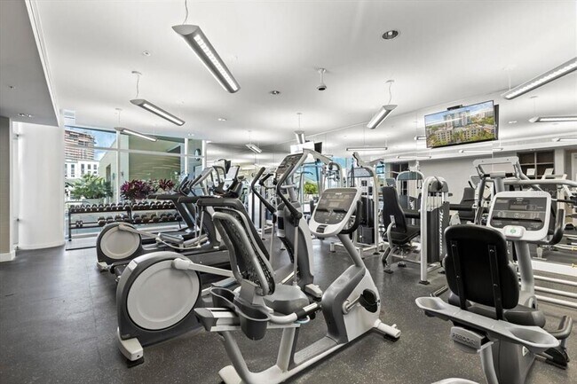 Building Photo - 400 4th Ave S