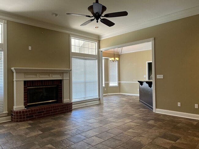 Building Photo - Large Lot Close to to Barksdale Air Force Base w/POOL!!