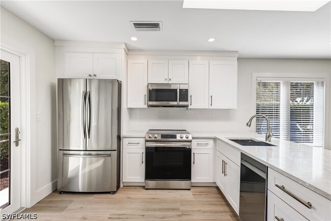 Building Photo - 1019 7th St S