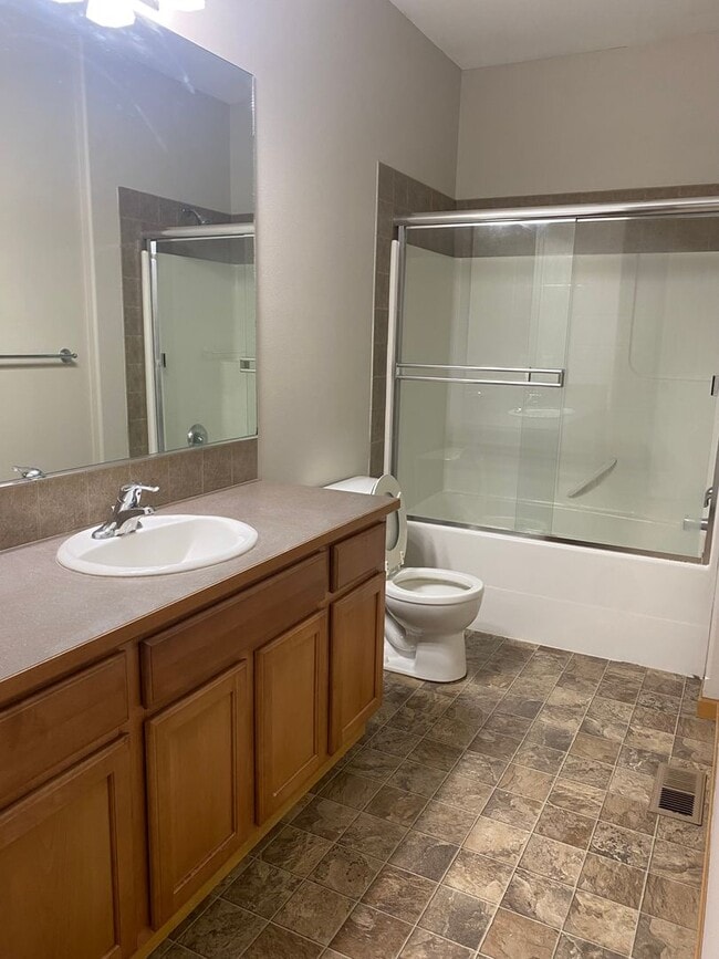 Building Photo - 512