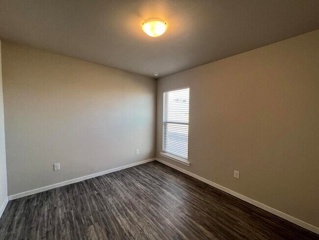 Building Photo - 2139 N Texas Ave