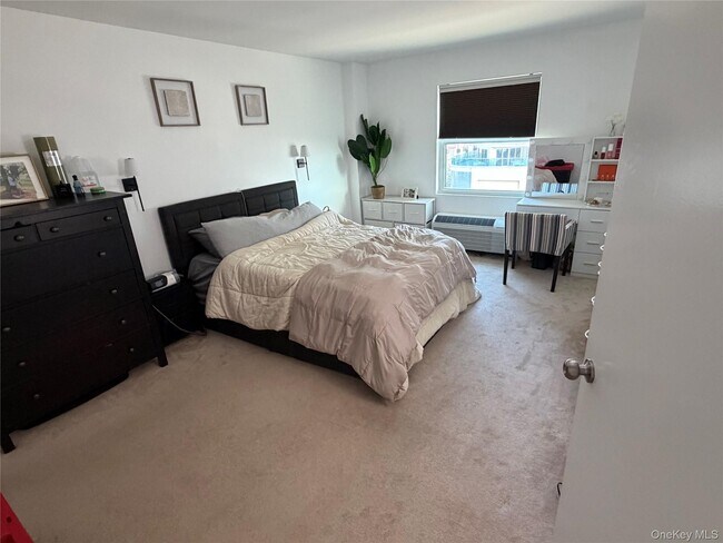 Building Photo - 360 Shore Rd