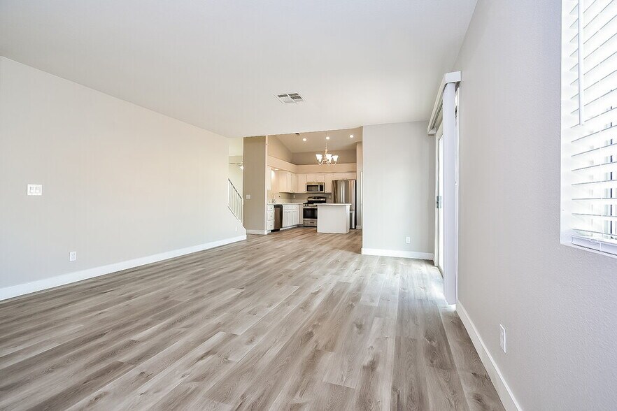 Building Photo - 9324 Mountain Range Ave