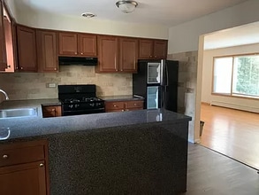 Building Photo - 5838 W Montrose Ave