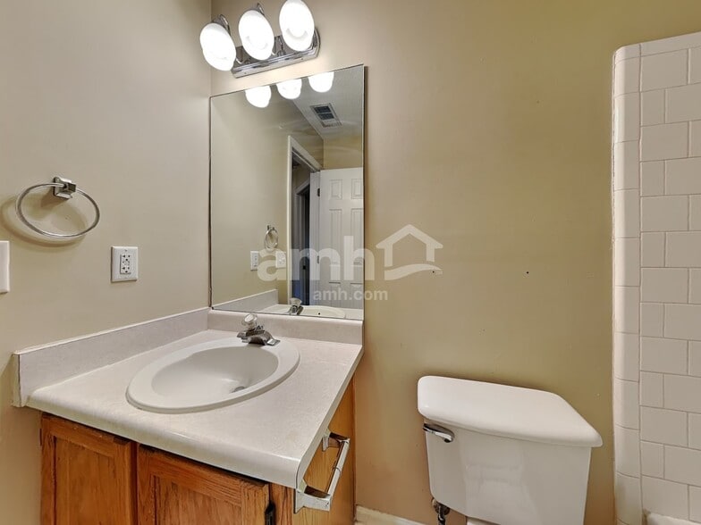 Building Photo - 3 Mallorys Ct