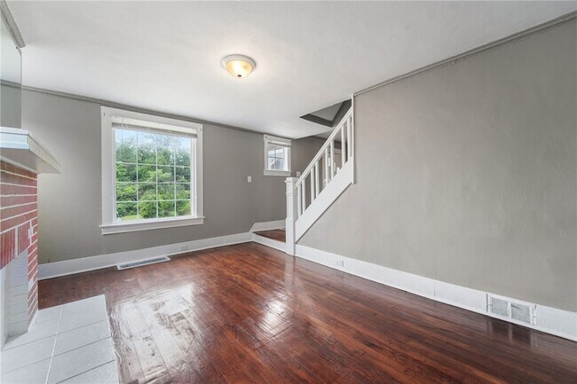 Building Photo - 160 Hazelwood Ave