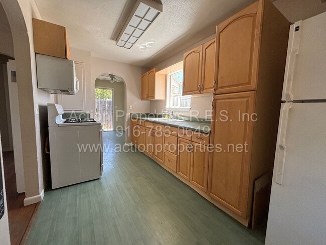 Building Photo - Charming 1 Bed, 1 Bath Home - Private Back...