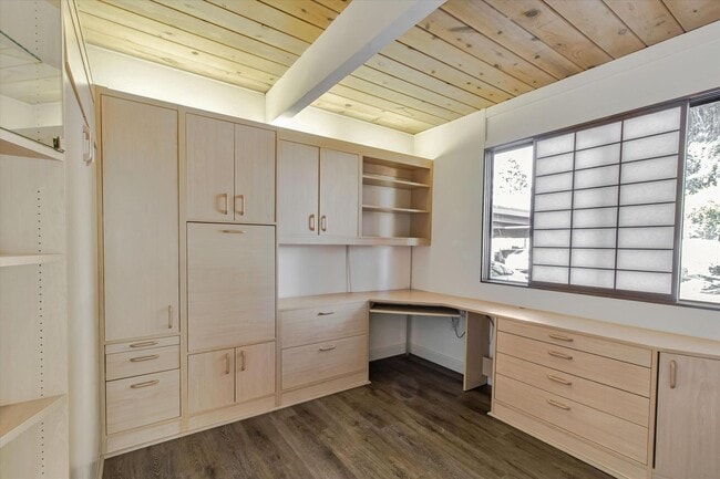 Building Photo - Charming 2 Bed 2 Bath Sunnyvale Condo with Vaulted Ceilings and Patio