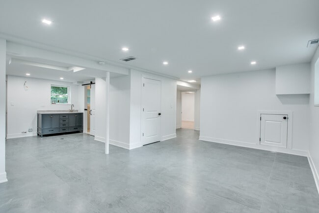 Building Photo - 1108 Emerald Dr