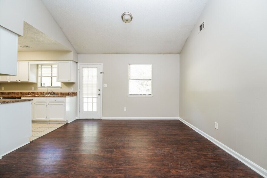 Building Photo - 488 Carillon Ln