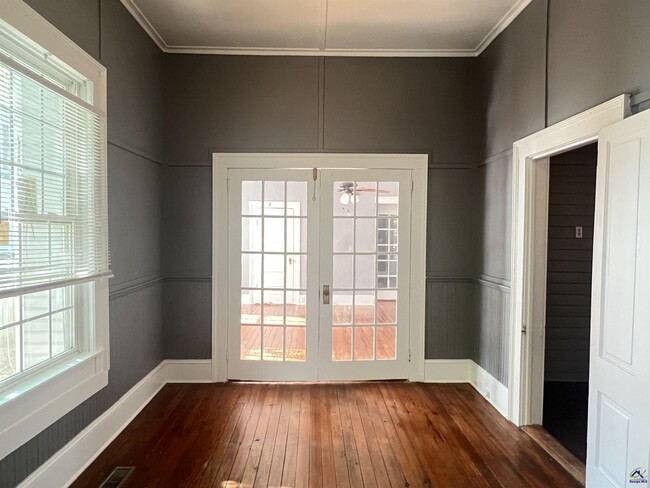 Building Photo - 310 Central Ave