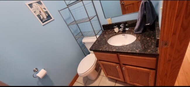 1st floor 1/2 bath - 503 Chambers St