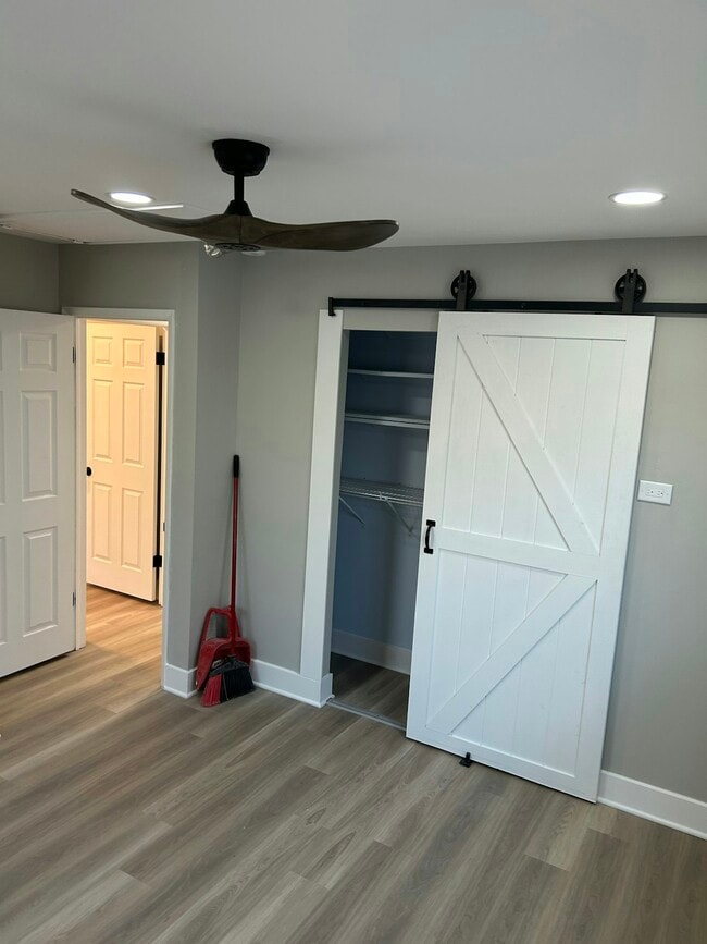 Building Photo - 921 Stratford Ln