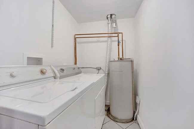 Building Photo - 3651 S Archer Ave