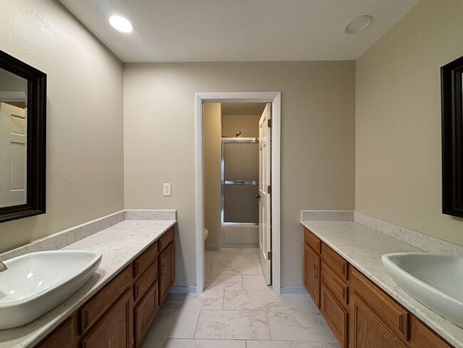 Building Photo - Large 3 bedroom, 2.5 bath townhome with 2-car garage!