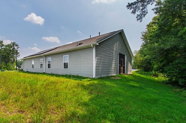 Building Photo - 4 Bedroom Ranch in Creedmoor!