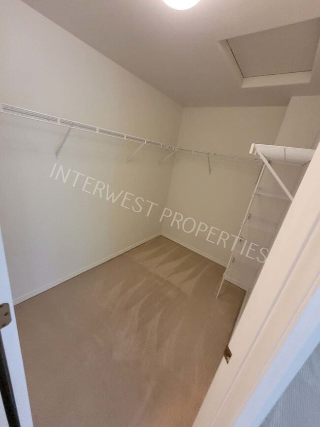 Building Photo - Beaverton 3 Bed 2.5ba Beautiful 2 Story Co...