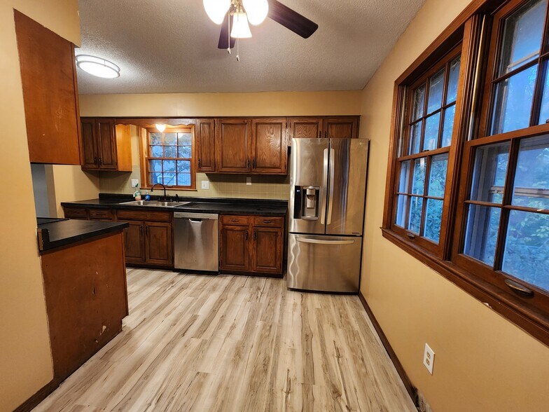 Kitchen - 7325 N Brooklyn Ave