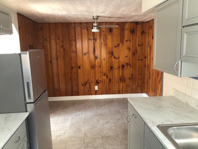 Building Photo - 2716 Anderson Ferry Rd