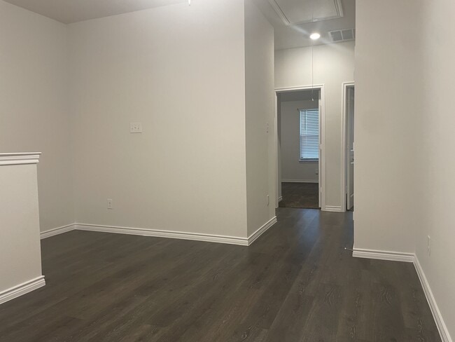 Building Photo - 2021 Crooked Bow Dr