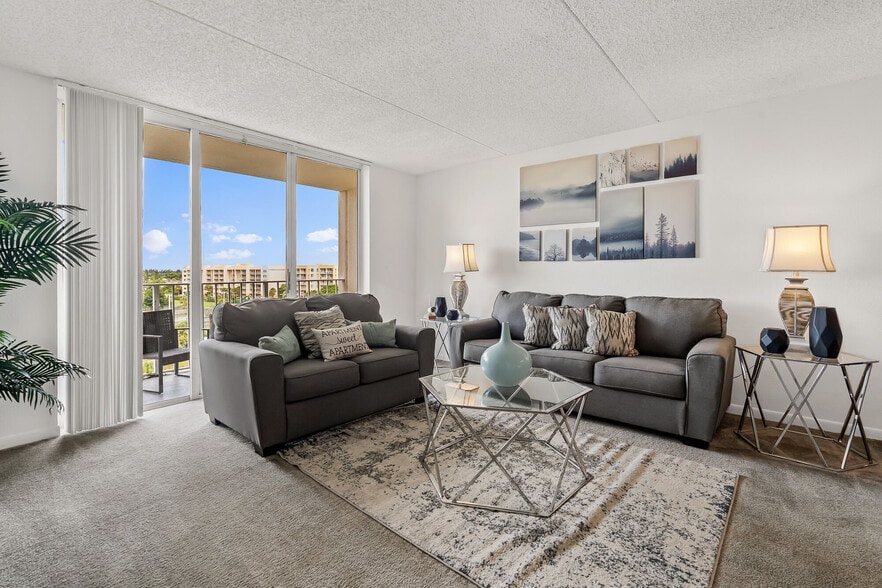 Primary Photo - Tennis Towers Apartments