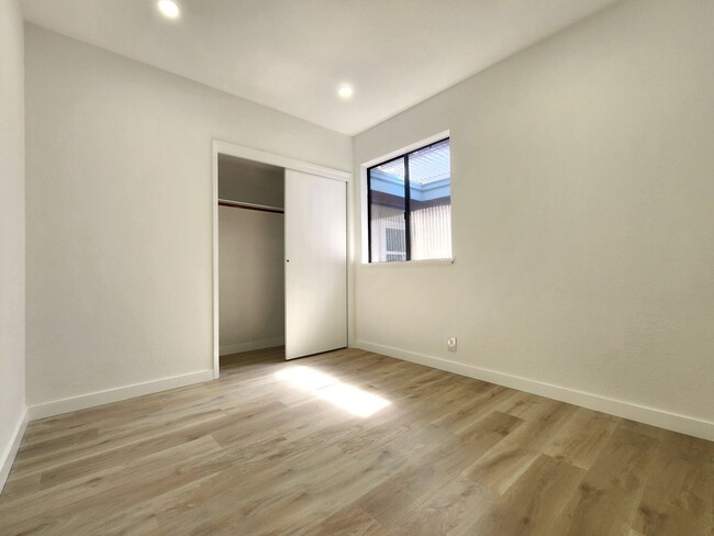 Building Photo - Newly Remodeled Duplex in Palo Alto Availa...