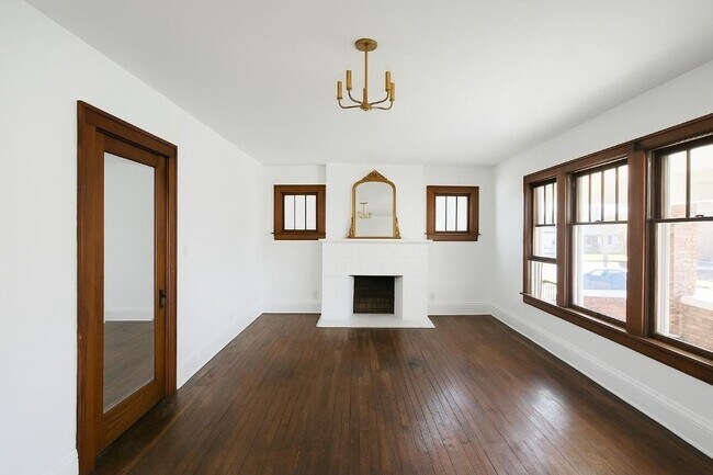 Building Photo - 107 Dawes Ave