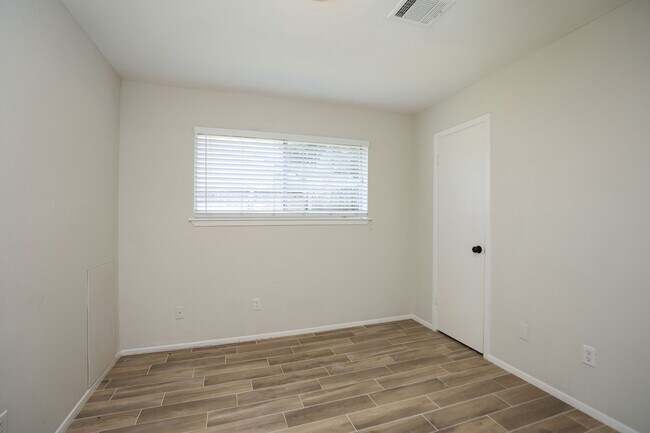 Building Photo - 22318 Fincastle Dr