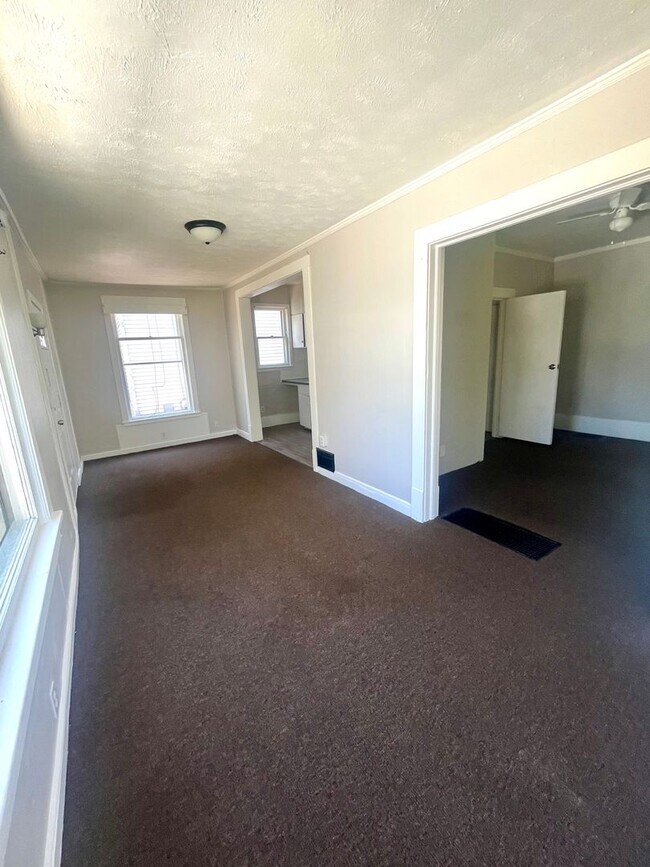 Building Photo - 808 7th St NW