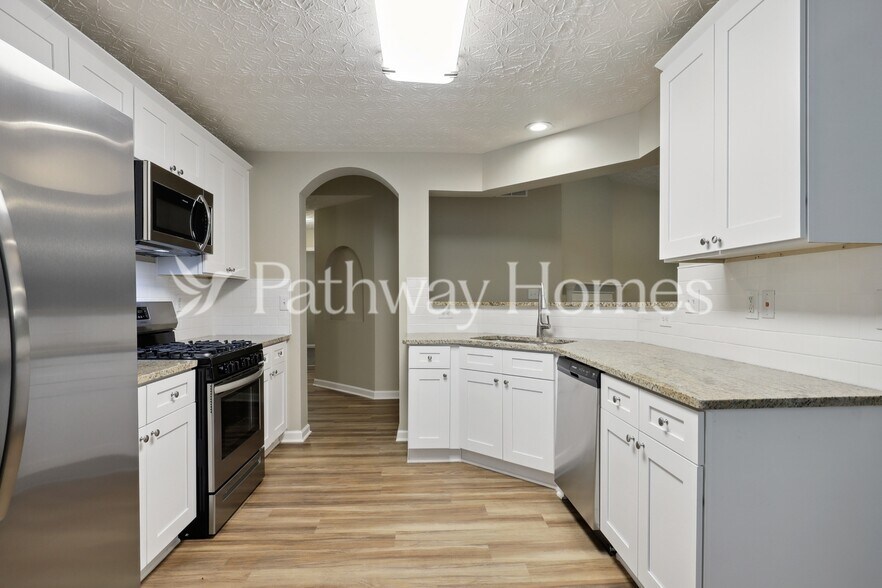 Building Photo - 210 Silver Arrow Cir