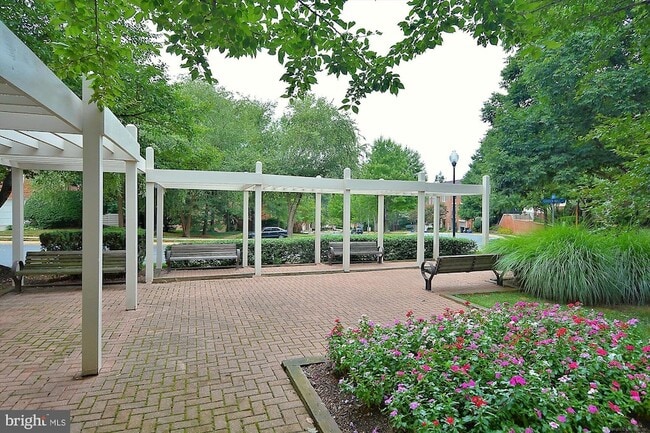 Building Photo - 1334 Garden Wall Cir