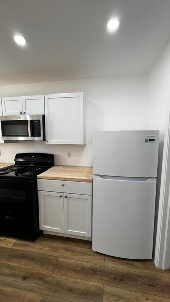 Building Photo - 911 N Sherman Ave