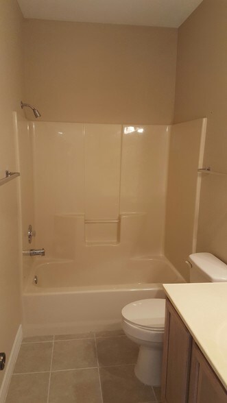 Full Hall Bath - 38 Golf House Rd