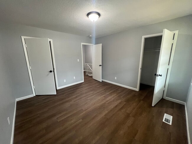 Building Photo - 435 30th Pl