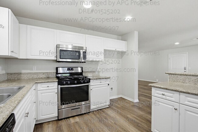 Building Photo - 139 Thompson Ave