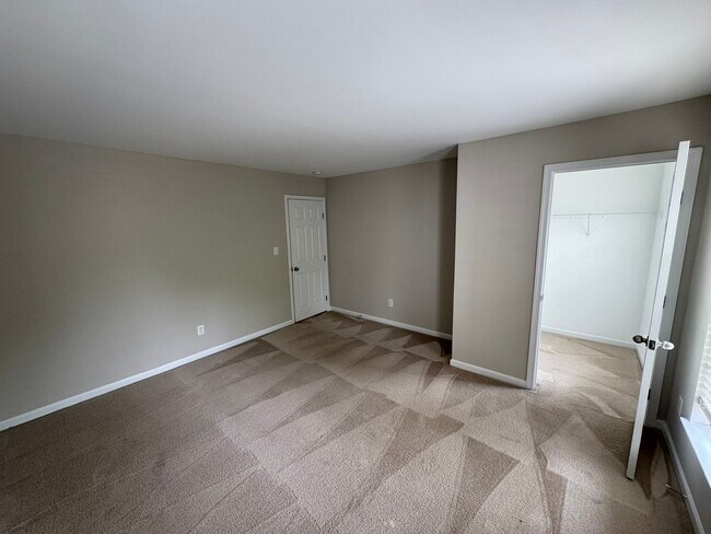 Building Photo - 152 N Arcadian Way