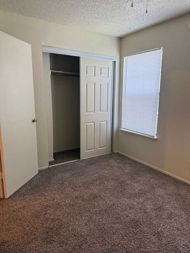 Building Photo - Mesquite Ridge Townhomes