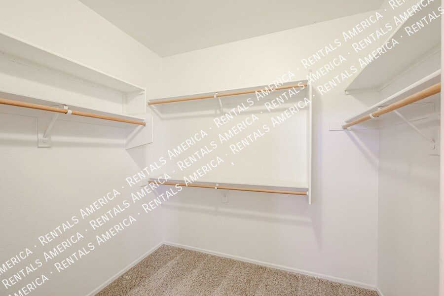 Building Photo - 3920 E Remington Dr